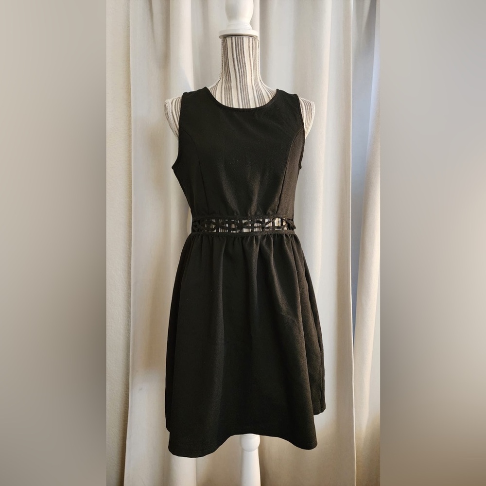 Like new black crew neck dress cutout detail elegant dress